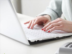 基于Microchip PIC24F32KA302的无线温度传感器方案