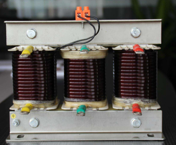 变频器输入和输出电抗器都起到什么作用？