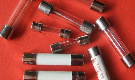 玻璃管保险丝和陶瓷管保险丝的区别 两者可以互相替代吗