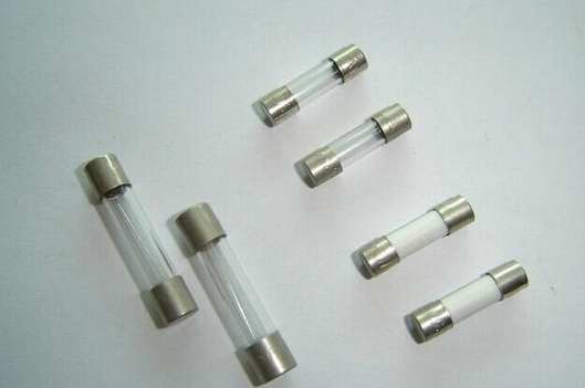 玻璃管保险丝真空吗 工作原理是什么