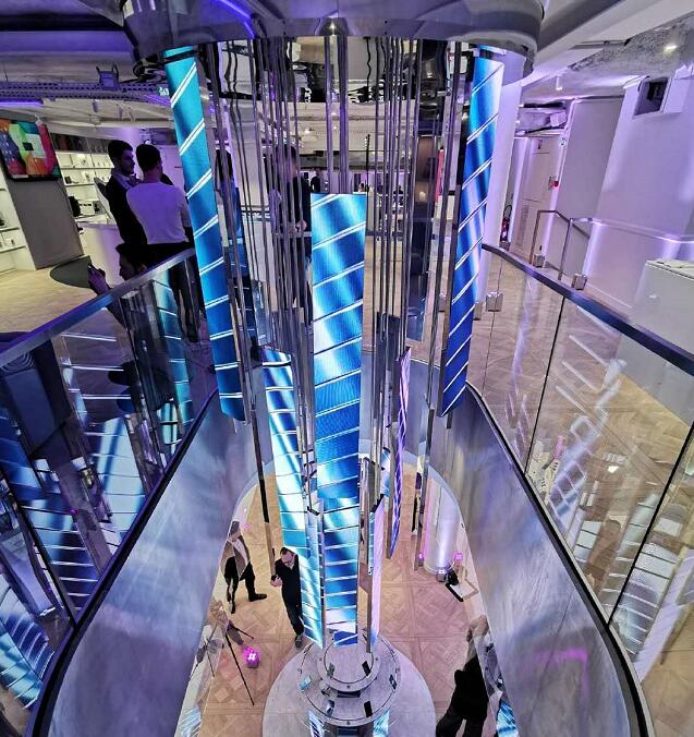 华为5G折叠屏手机在巴黎旗舰店售卖 分析机构预计2020年华为智能手机出货量下降20%