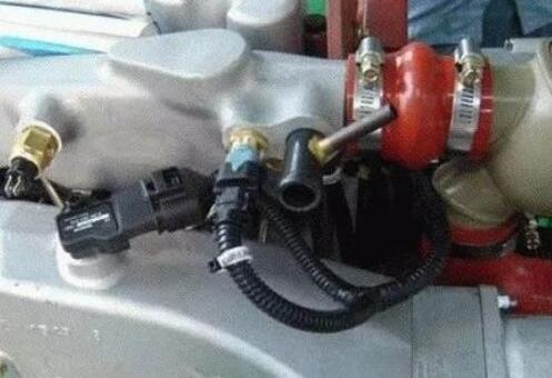 冷却液温度传感器安装在哪里