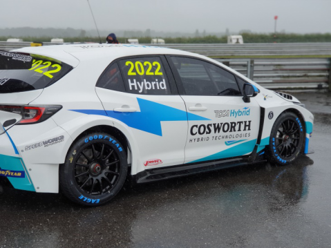 业界首次混合动力房车锦标赛使用 全新 Delta Motorsport 智能功率密集型电池组
